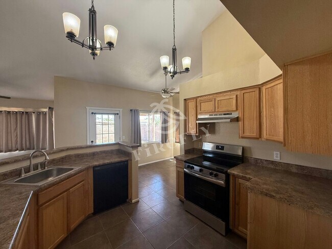 Building Photo - 10720 W Wagon Wheel Dr