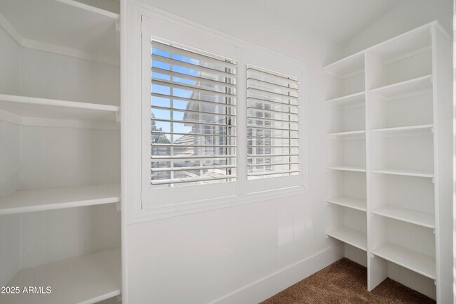 Building Photo - 4352 E Santa Rosa Pl