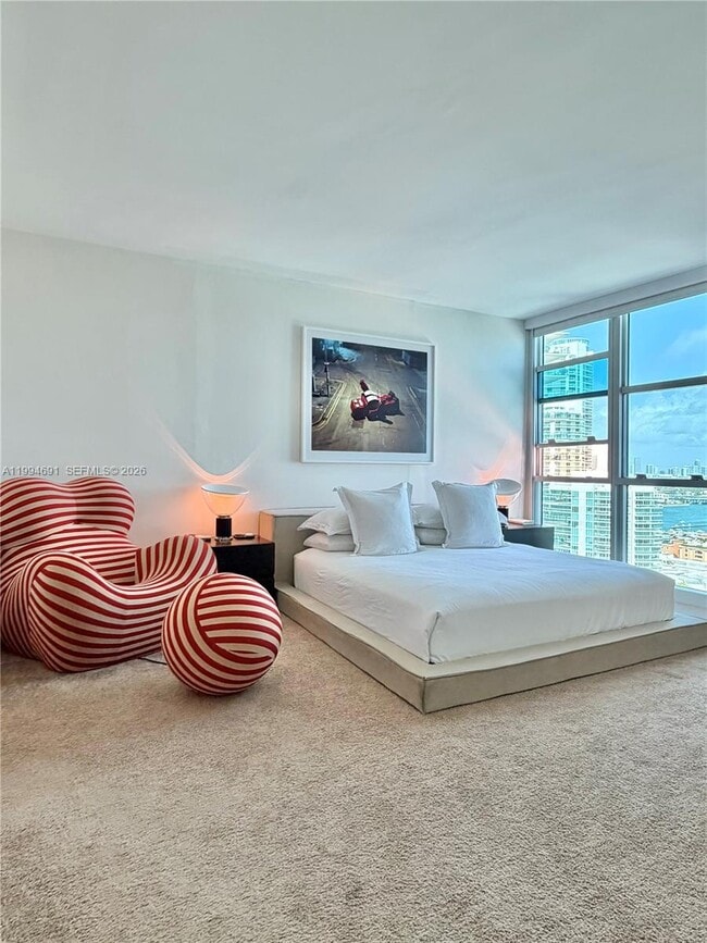 Building Photo - 300 South Pointe Dr