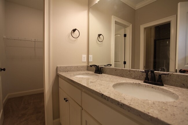 Building Photo - Townhome at Runningvine!