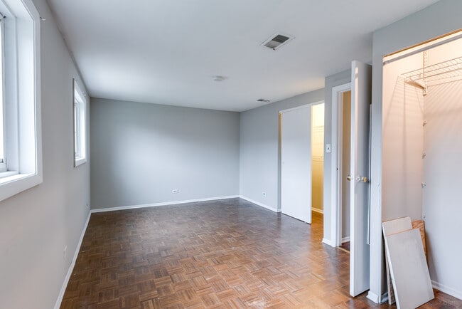 Building Photo - 18W269 Kirkland Ln