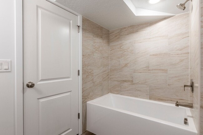 Building Photo - Convenient and Charming Heber City Town Ho...
