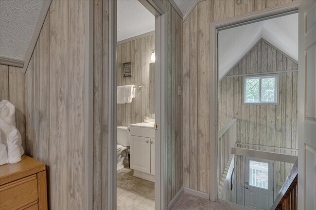 Building Photo - 4225 Meadowbrook Rd