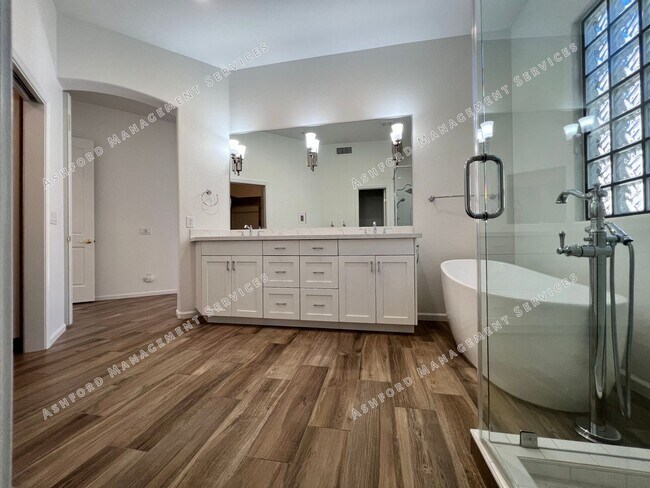 Building Photo - COME HOME TO LUXURY IN GATED GRAYHAWK GOLF...
