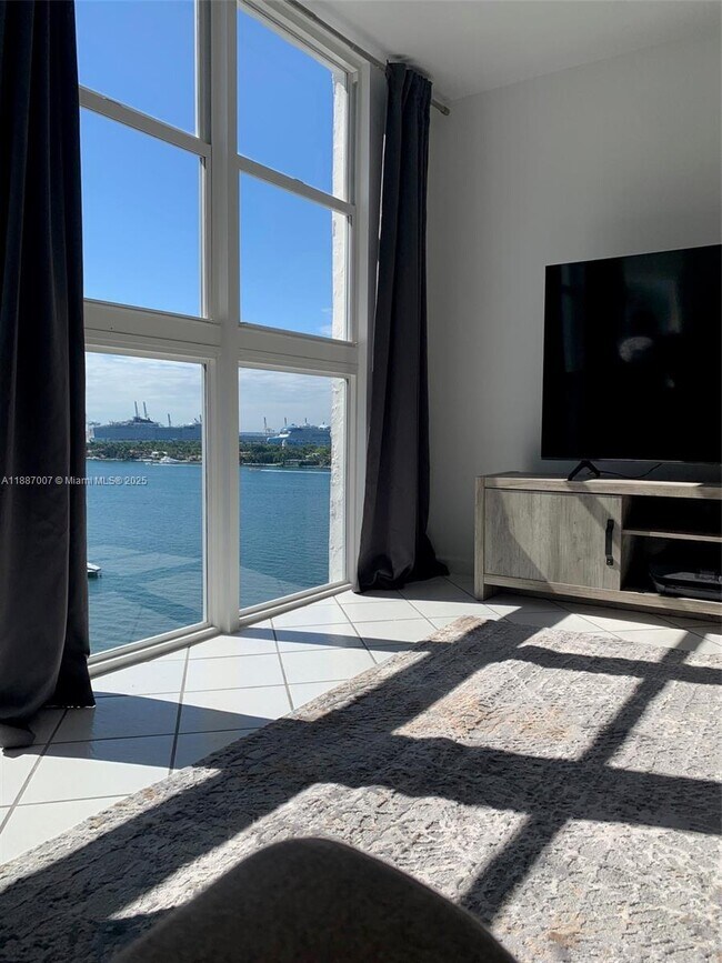 Building Photo - 1228 West Ave