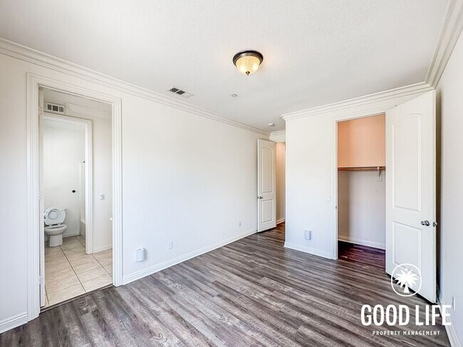 Building Photo - 3896 Lake Cir Dr