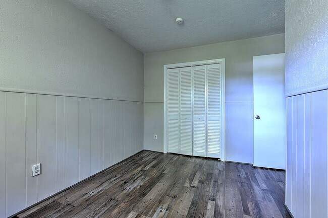 Building Photo - 405 Cypress St