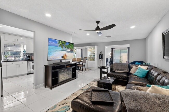 Building Photo - 6357 Overland Dr