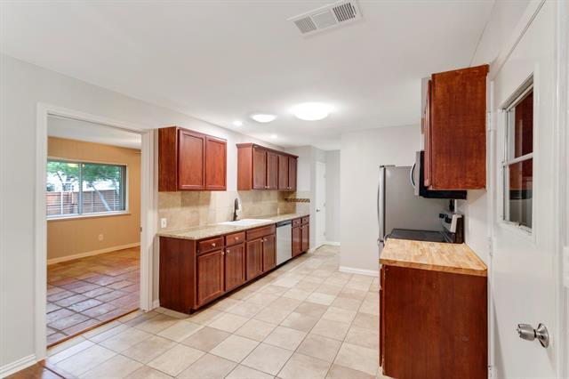 Building Photo - 821 Wisteria Way