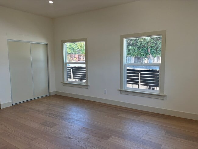 Building Photo - Newly renovated 2 bedroom 2 bathroom in a great location