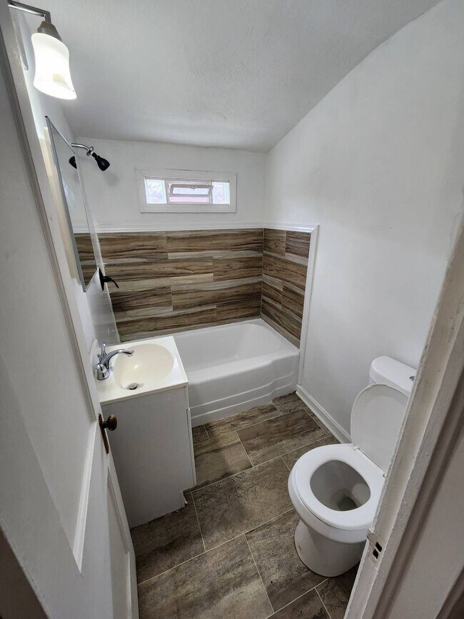 Building Photo - 3820 E.,142nd St., Cleveland, OH 44128