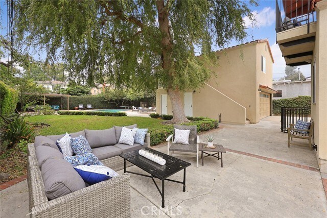 Building Photo - 1647 N Santa Anita Ave