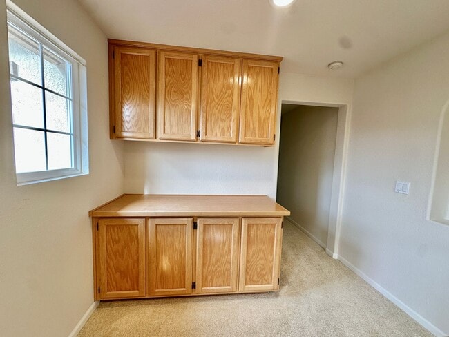 Building Photo - Coming Soon! Charming 3-Bedroom Hamilton Home