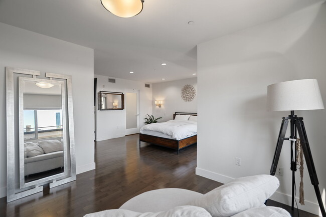 Building Photo - 11023 Fruitland Dr