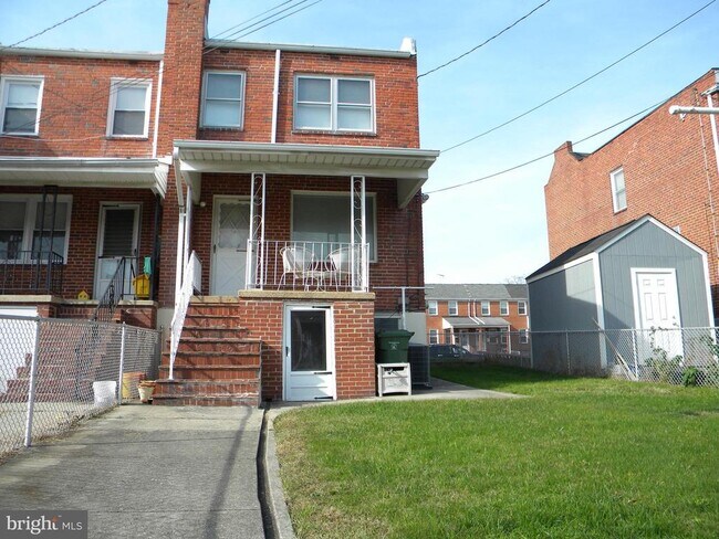 Building Photo - 325 Imla St