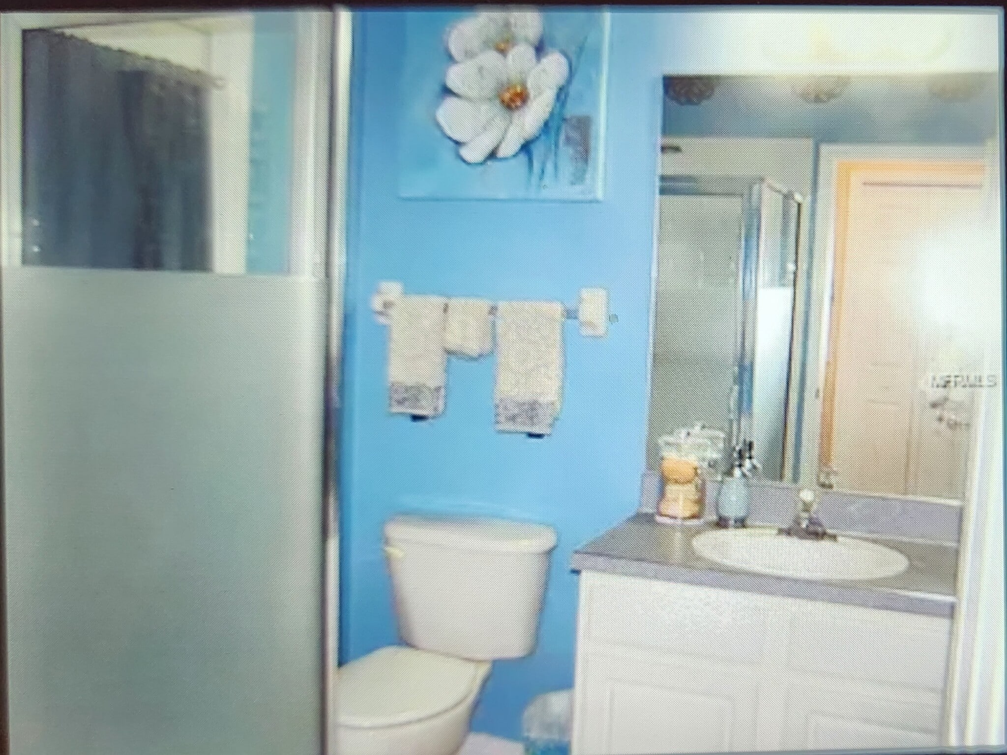 Small bathroom next to lanai room - 1712 Mellon Way