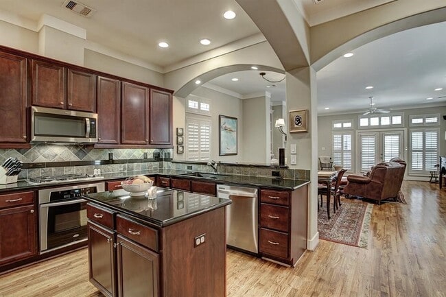 Building Photo - 246 Detering St