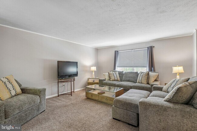 Building Photo - 7039 Heather Dr