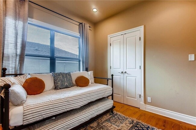 Building Photo - 306 E 34th St