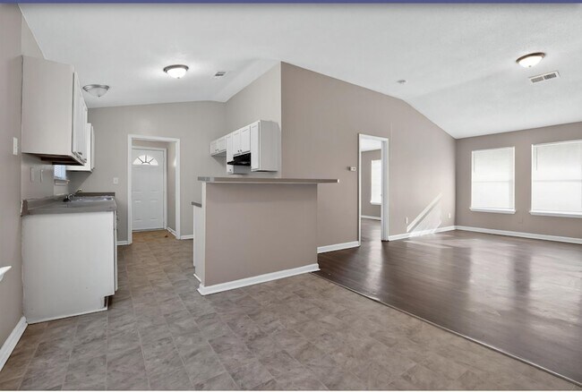 Building Photo - 4393 Bishop Hills Dr