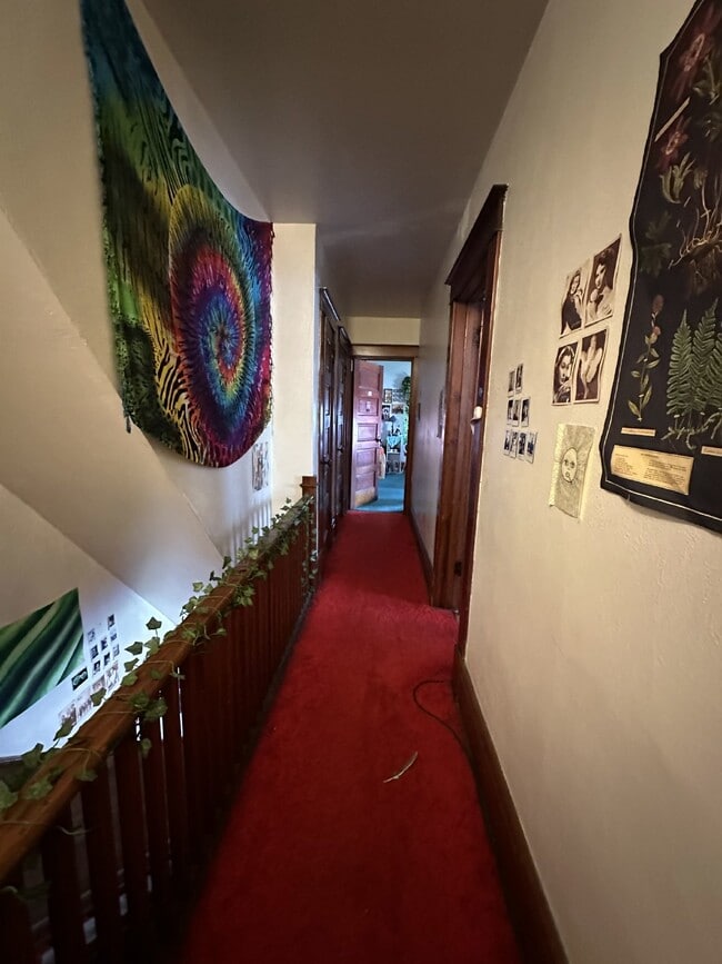 Building Photo - 3 bed 1 bath near UWEC! Available June 1st 2025