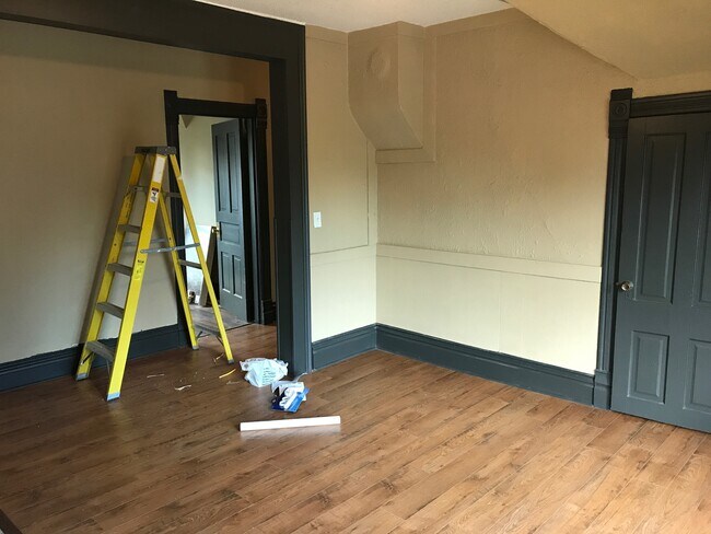 Building Photo - 427 W Pleasant St