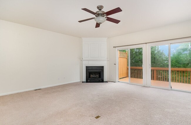 Building Photo - Spacious Townhome in Vibrant Breckenridge ...