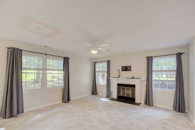 Building Photo - 2 Bed, 2 Bath Centrally Located Condo in G...