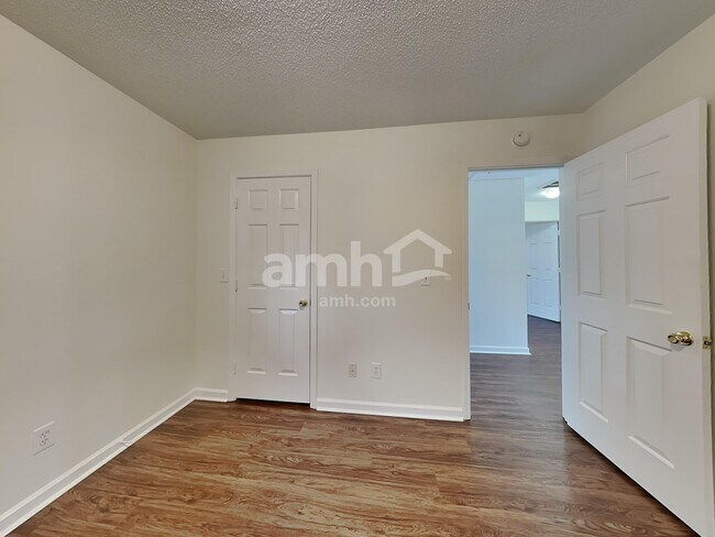 Building Photo - 121 Sandy Ln