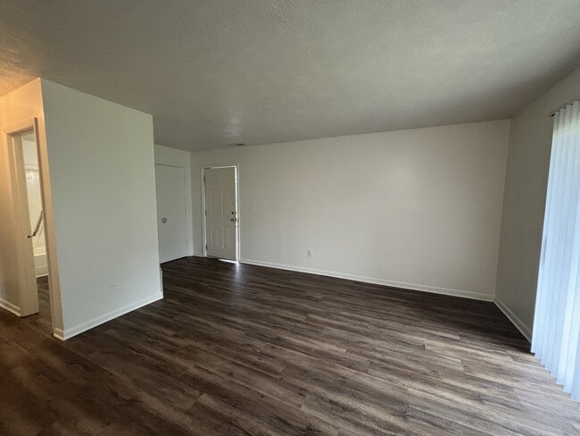 Building Photo - 1123 Southwood Dr