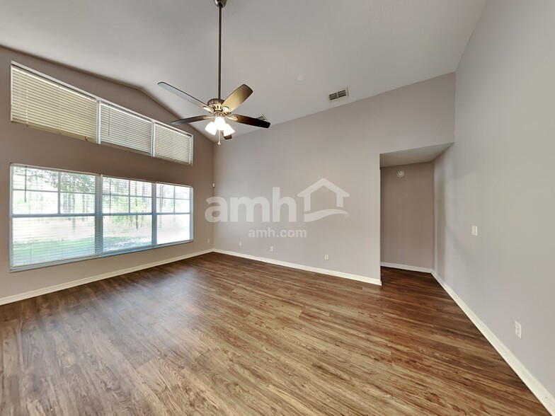 Building Photo - 204 Silver Palms Cir