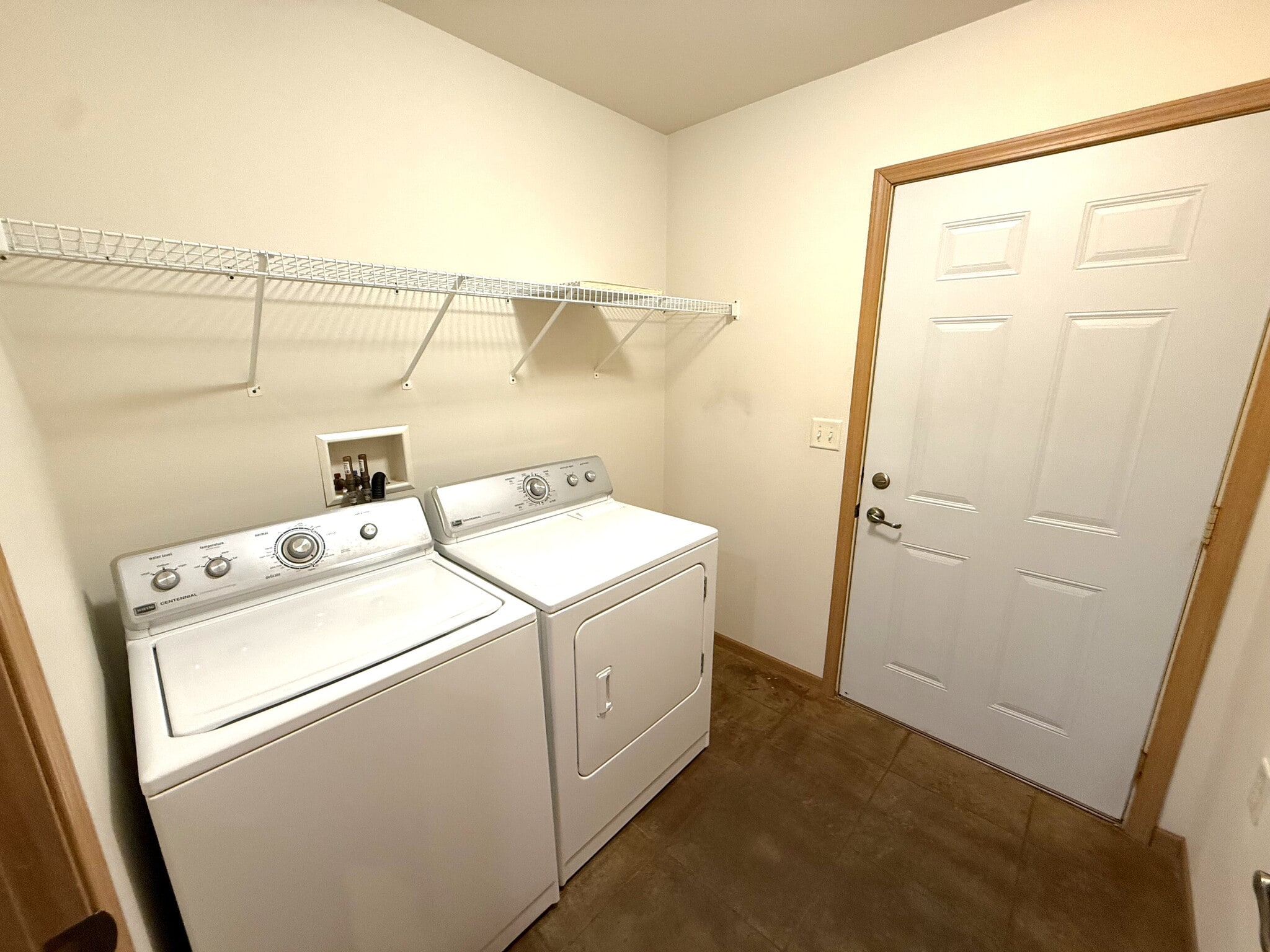 Building Photo - 5856 Delikowski St