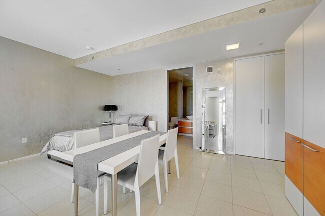Building Photo - Veer Towers 2007W- Strip/City Views from t...