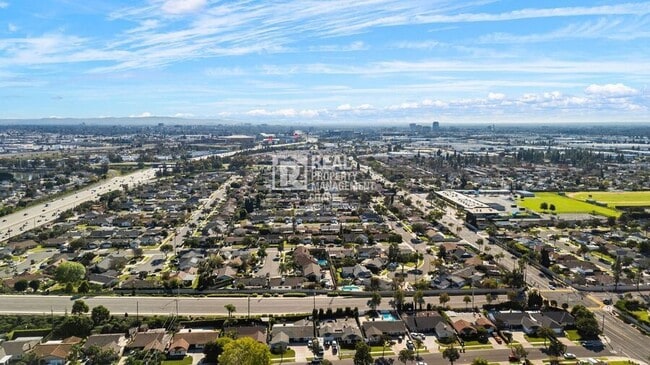 Building Photo - 996 S Siet Pl