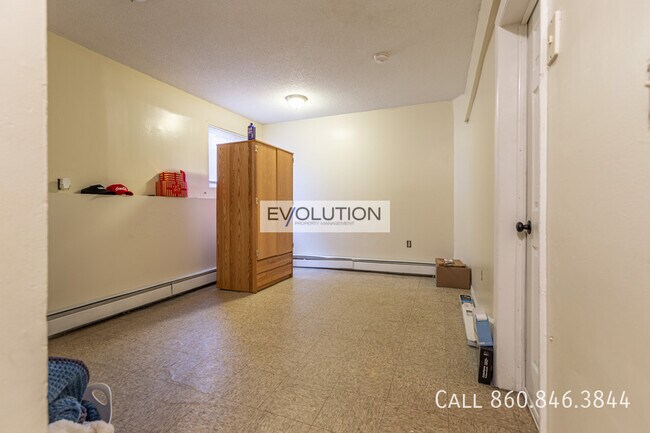 Building Photo - 71 Williams St