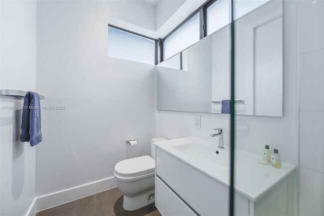Building Photo - 7940 SW 58th Ct