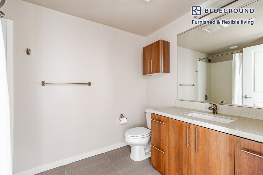 Building Photo - 10333 Main St