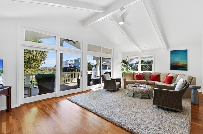 Building Photo - AMAZING WRIGHTSVILLE BEACH OFF-SEASON HOME - Now until End of April 2026