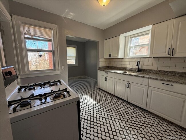 Building Photo - 16206 Snowden St