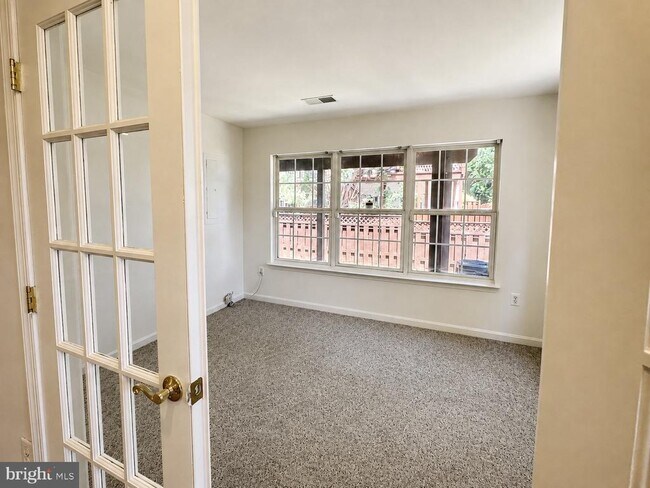 Building Photo - 8646 Royal Worcester Ln