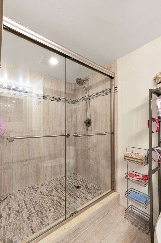 Building Photo - 6562 Boca Del Mar Dr