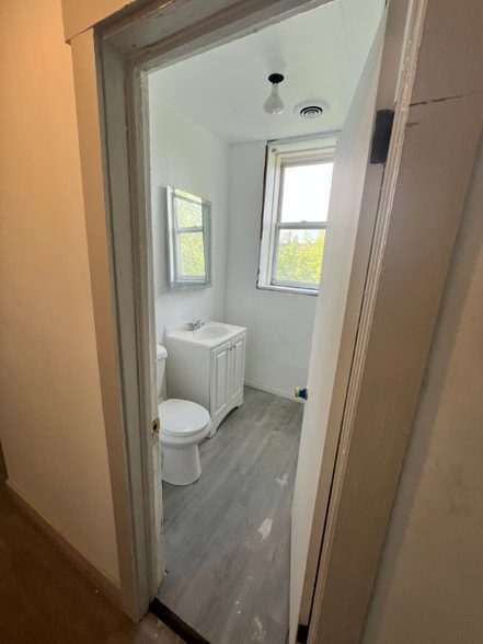 Building Photo - 1840 S Avers Ave