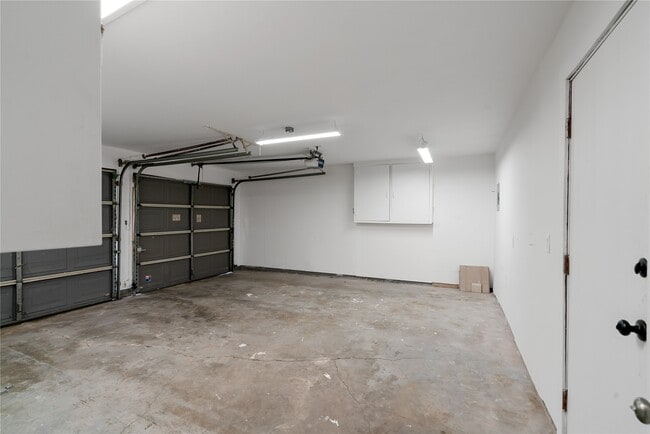 Building Photo - 2210 Chestnut Ln