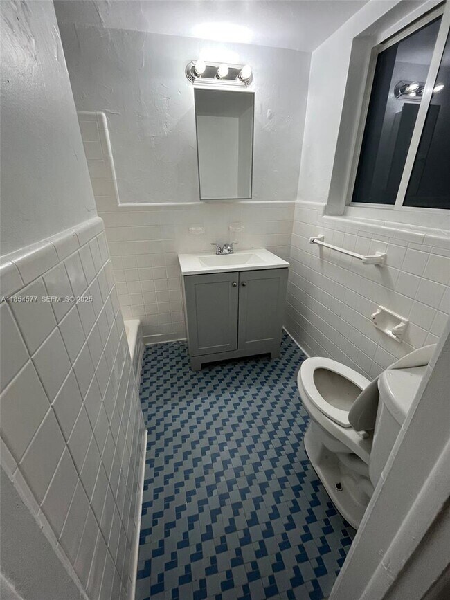 Building Photo - 7155 Rue Notre Dame