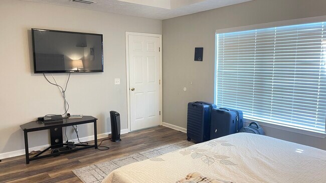 Building Photo - 6917 Minchew Ct