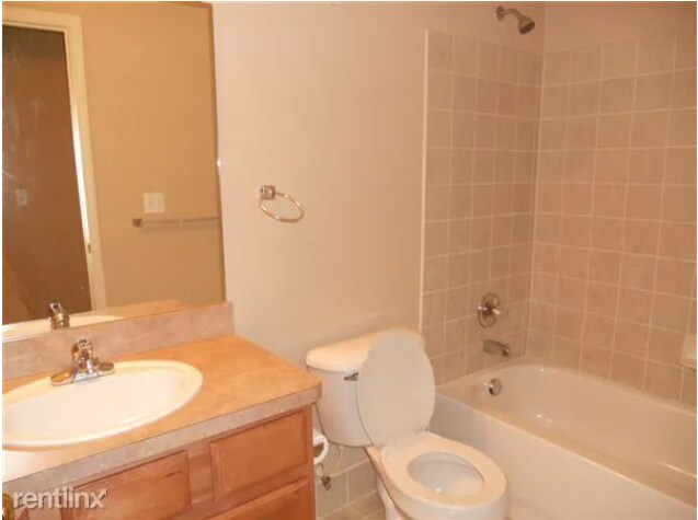Building Photo - 17202 Chesapeake Cir