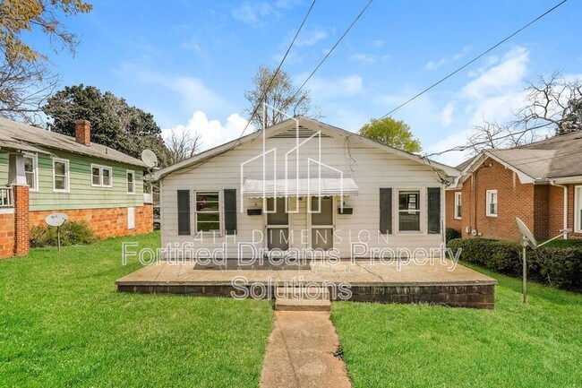 Building Photo - 225 N Jackson Ave