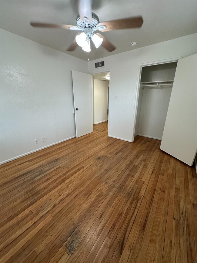 Building Photo - 707 N Villa Ave