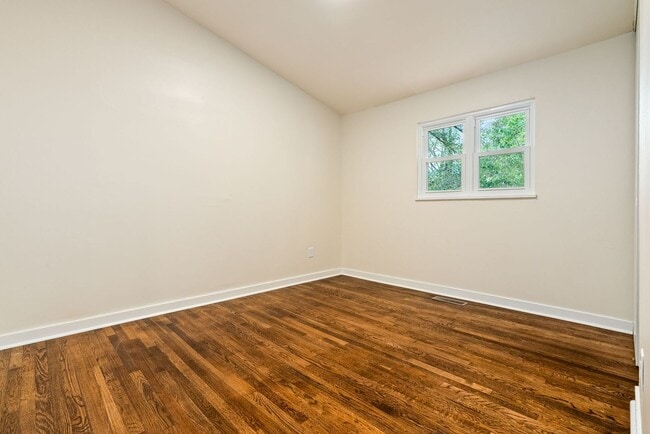 Building Photo - 720 Harper Ave