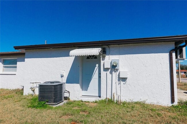 Building Photo - 1741 Fairfield St